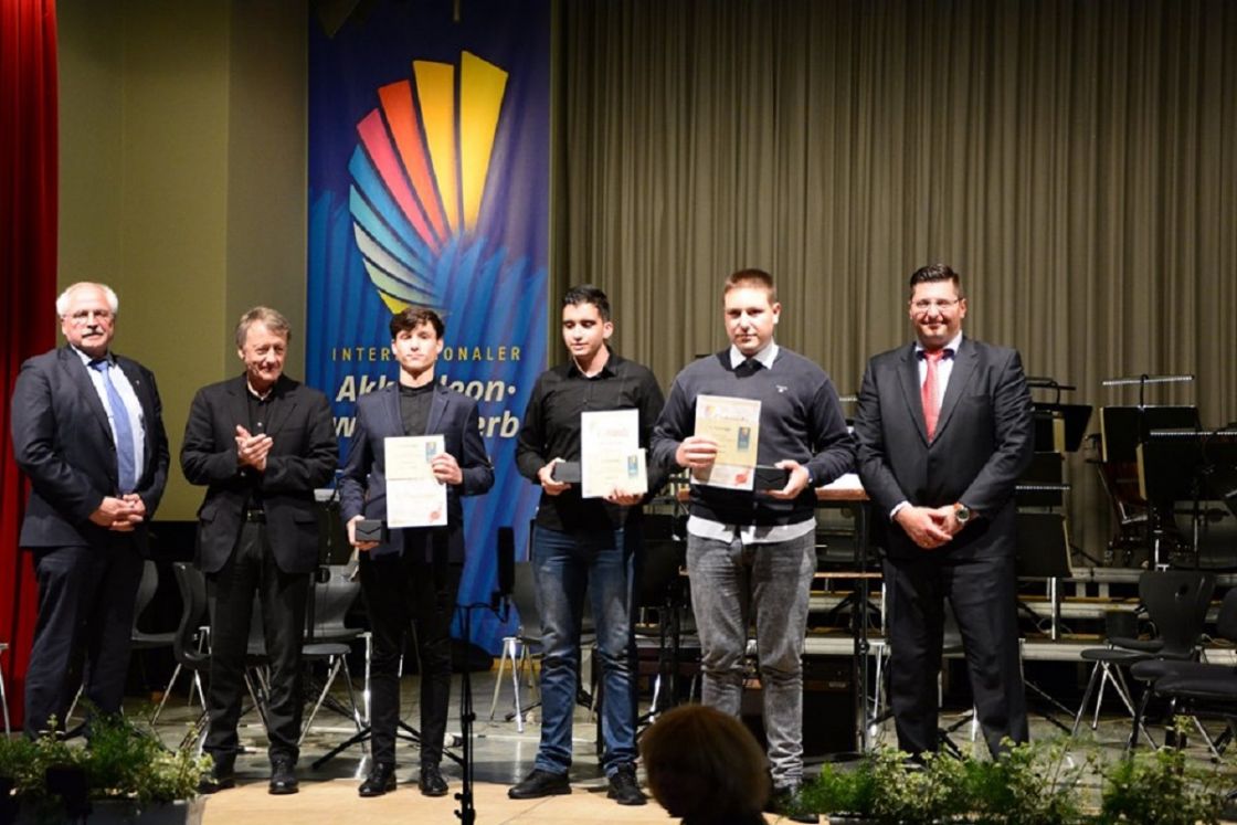 Krzysztof Polnik wśród laureatów I miejsca Konkursu w Klingenthal