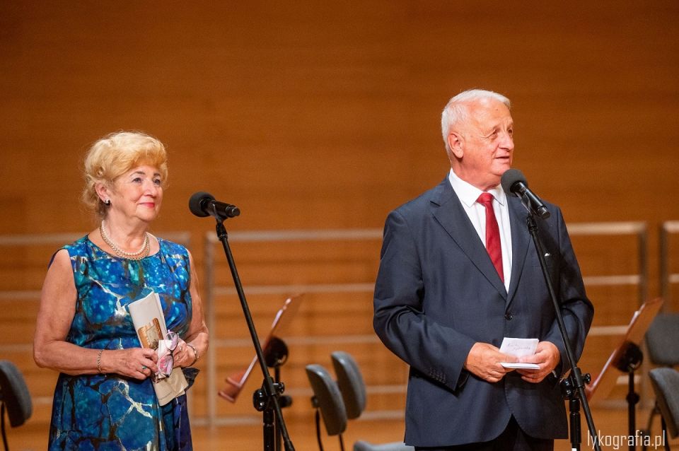 50. Międzynarodowe Kursy Muzyczne w Łańcucie - prof Krystyna Makowska-Ławrynowicz i pan Krzysztof Szczepaniak podczas Inauguracji 